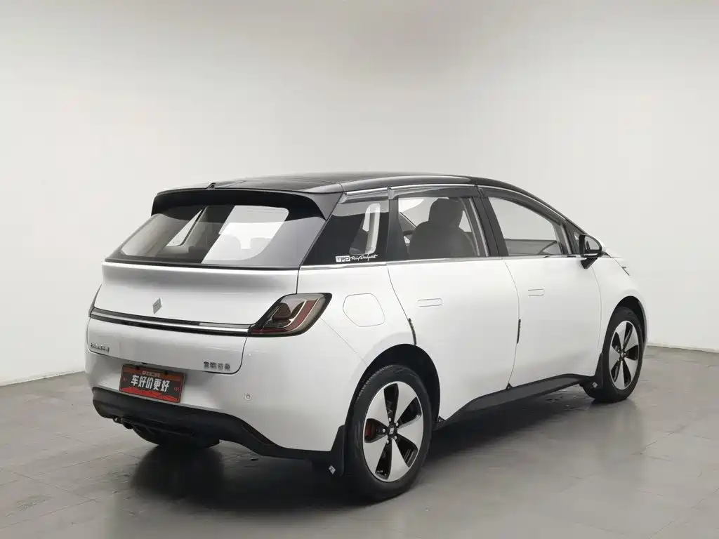 Baojun Yunduo — миниатюра 2