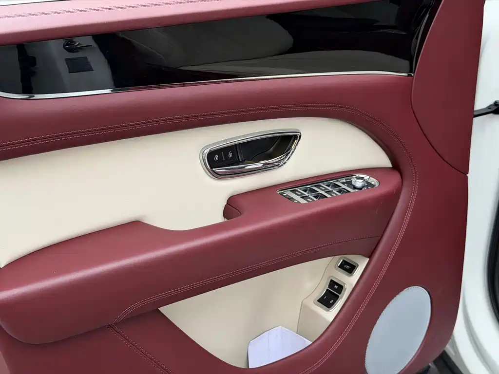 Bentley Bentayga — миниатюра 14