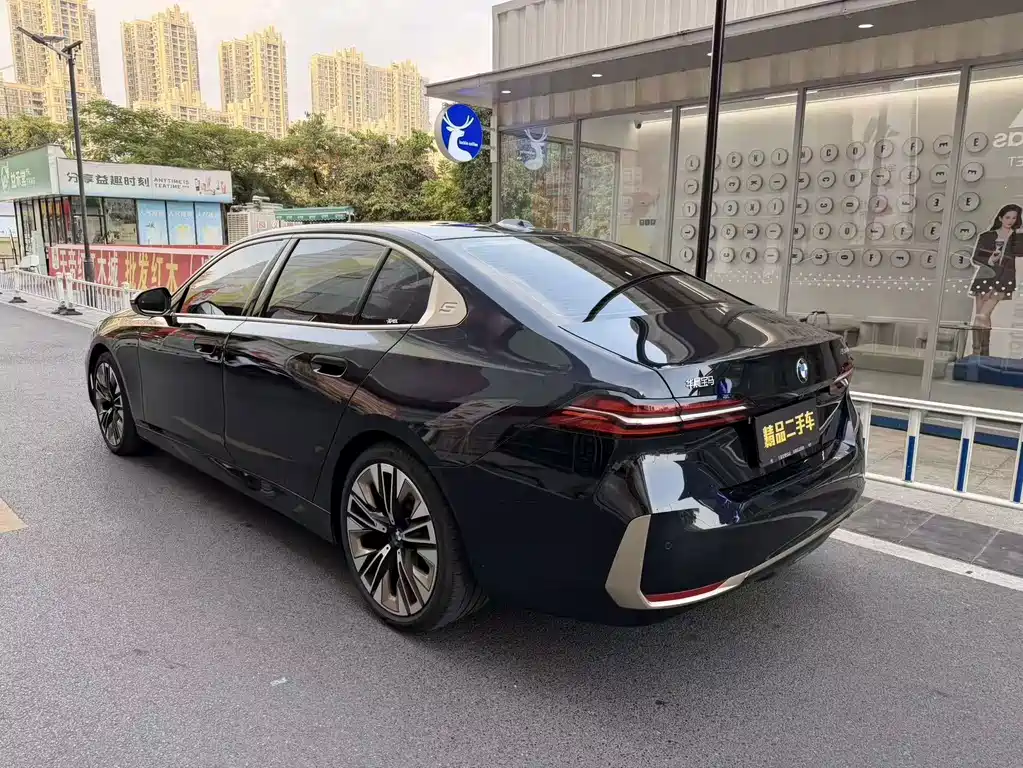 BMW 5 Series — миниатюра 10