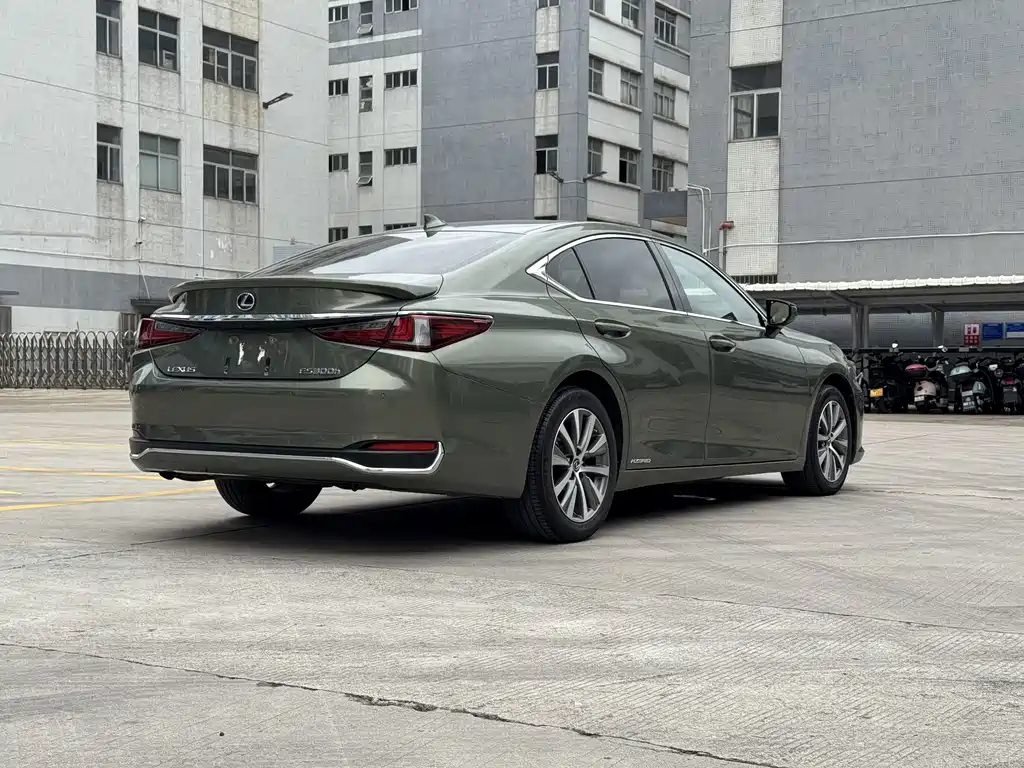 Lexus ES — миниатюра 10