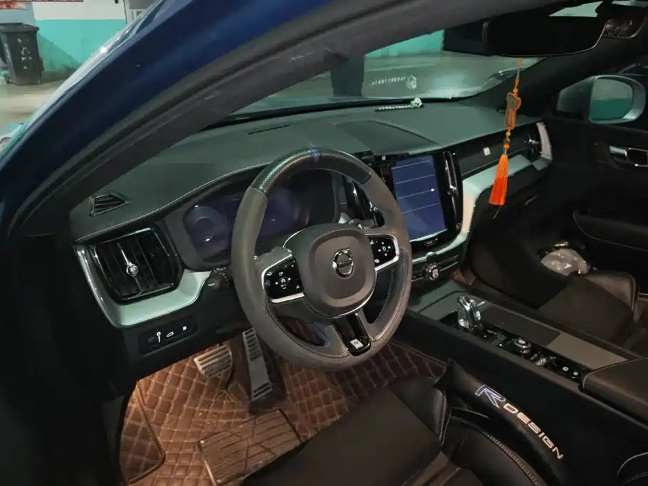 Volvo XC60 PHEV — миниатюра 15