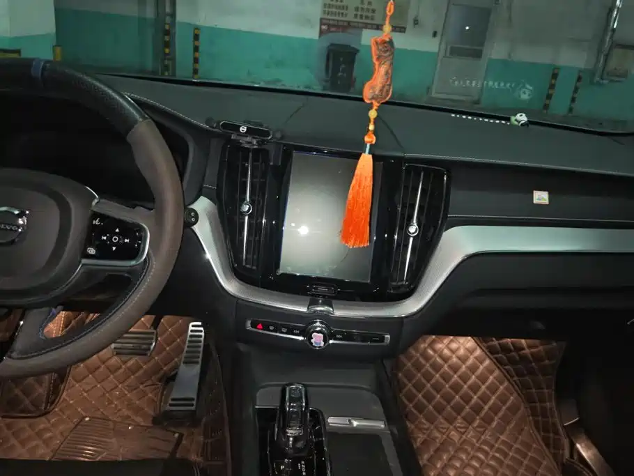 Volvo XC60 PHEV — миниатюра 13