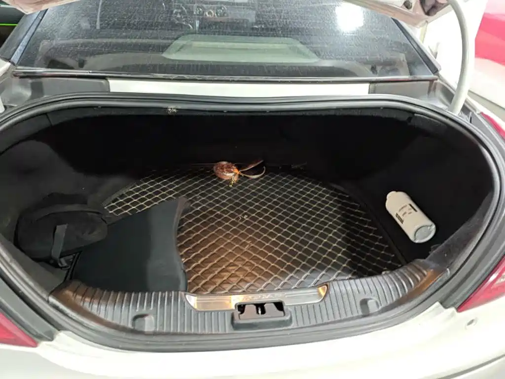 Jaguar XJ — миниатюра 11