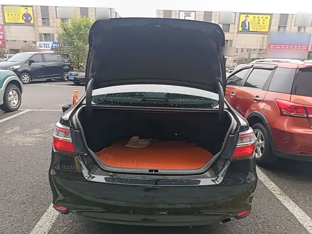 Toyota Camry — миниатюра 19
