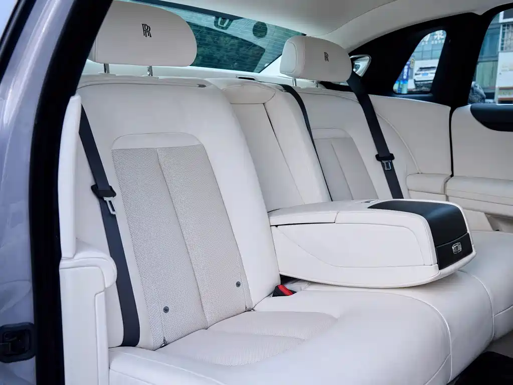 Rolls-Royce Ghost — миниатюра 10