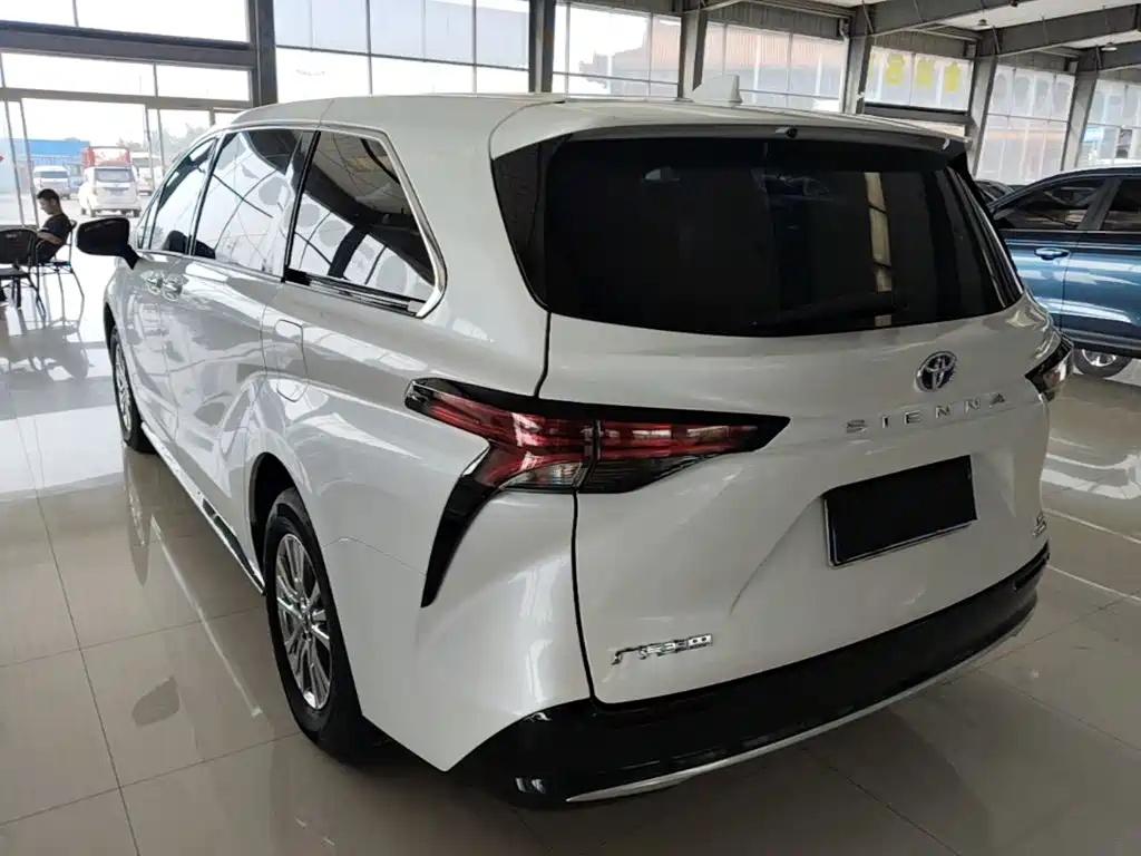 Toyota Sienna — миниатюра 5