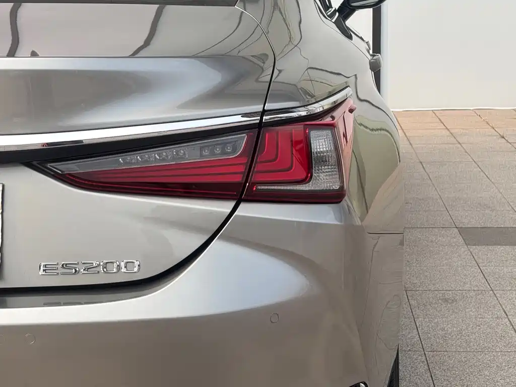 Lexus ES — миниатюра 10