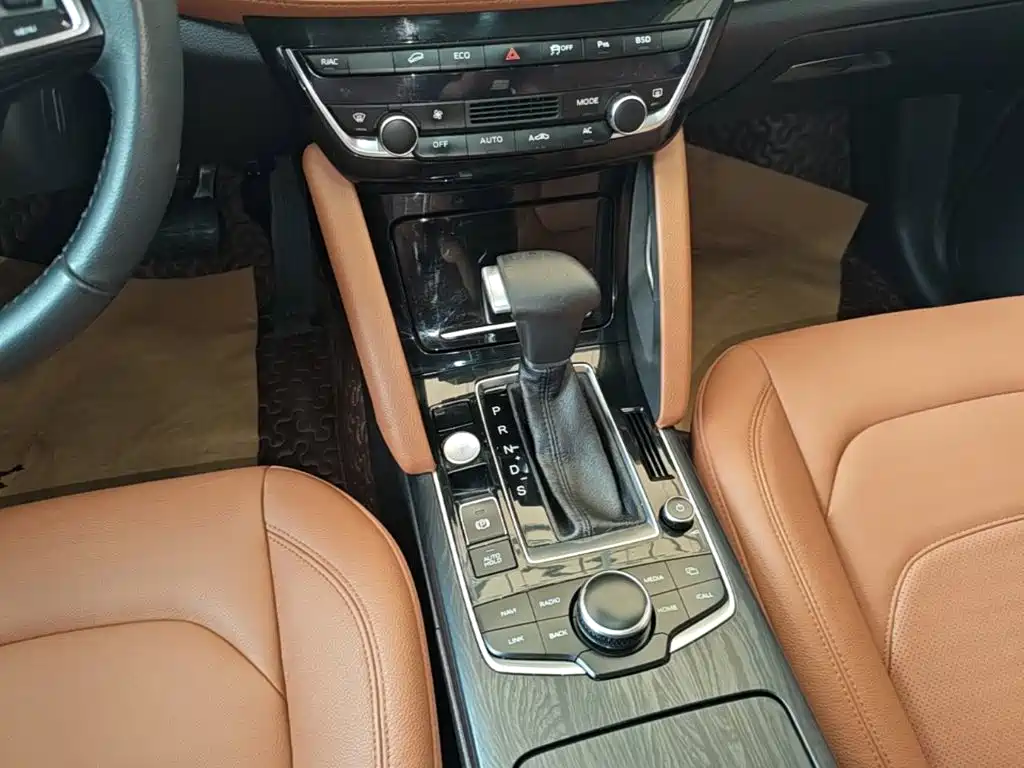 Borgward BX7 — миниатюра 14