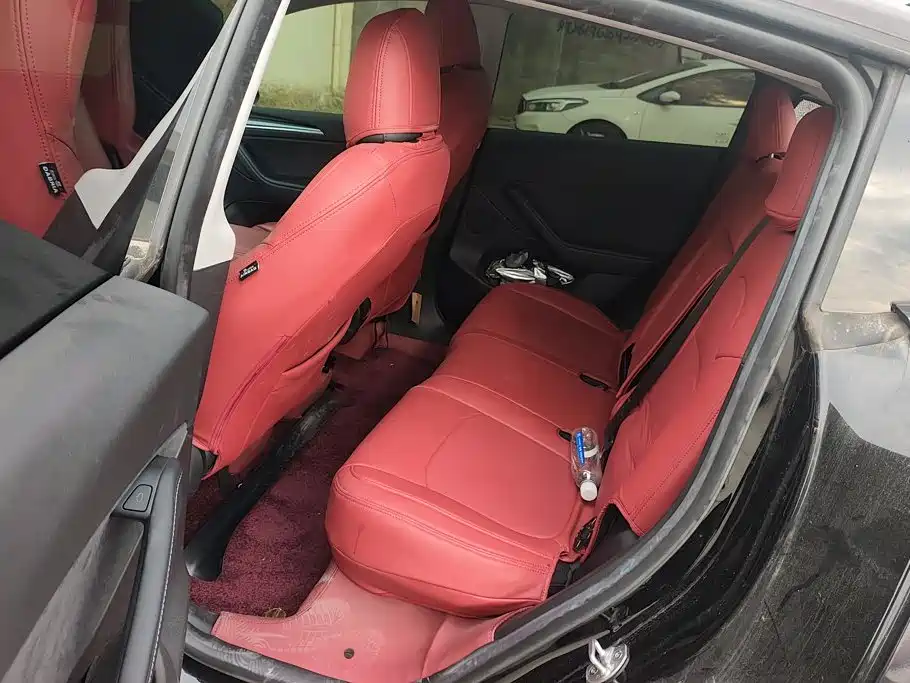 Tesla Model Y — миниатюра 11