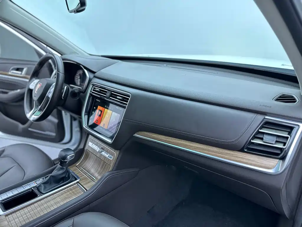 Roewe RX8 — миниатюра 20
