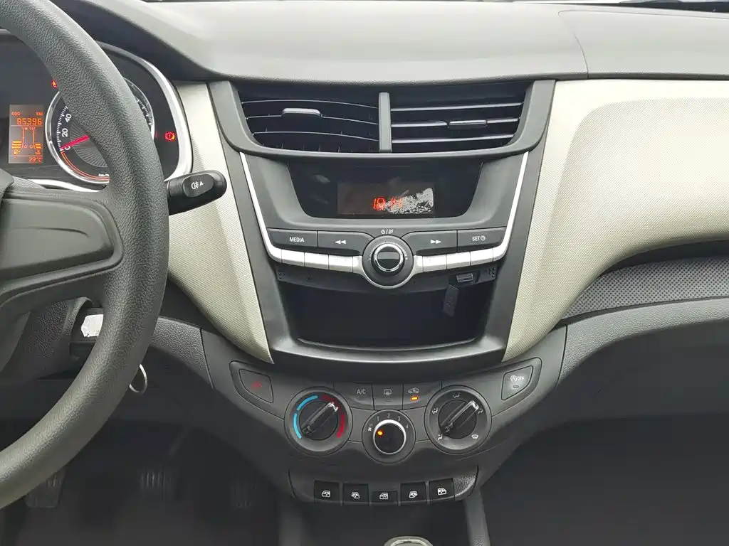 Chevrolet Sail — миниатюра 12