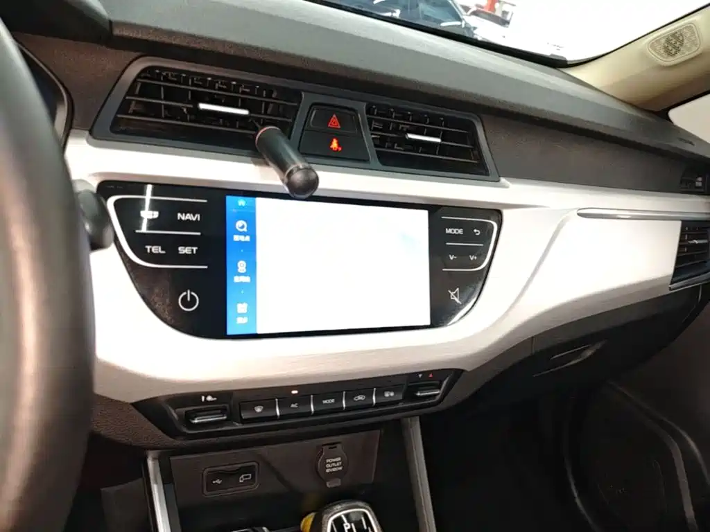 Geely Vision X3 — миниатюра 13