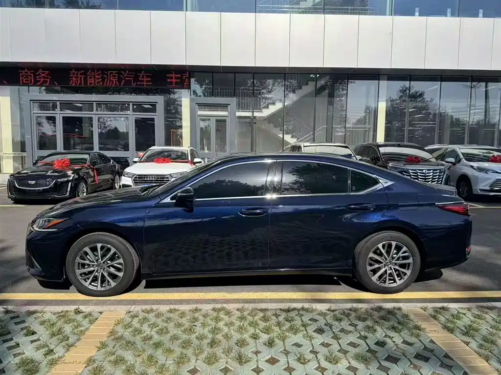 Lexus ES 2020 200