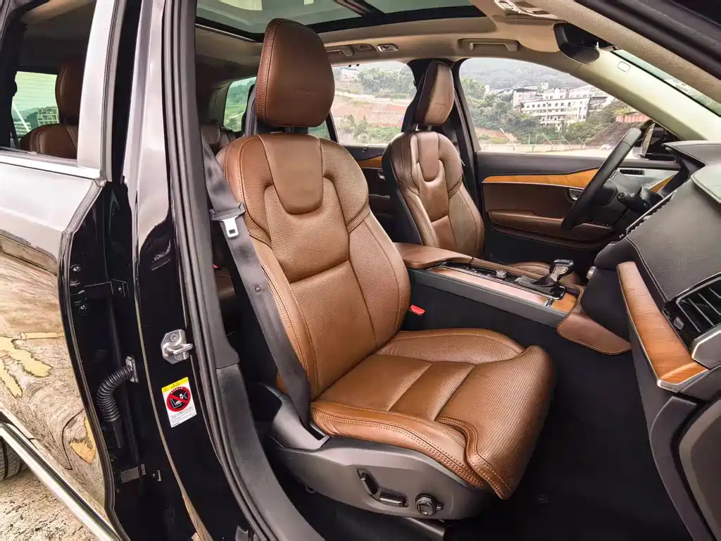 Volvo XC90 — миниатюра 6