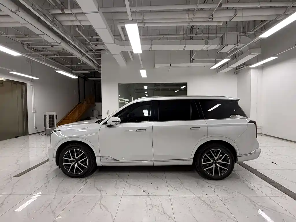 GAC GS8 2022 2.0TM Luxury （ мест）