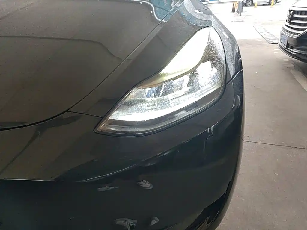 Tesla Model Y — миниатюра 24