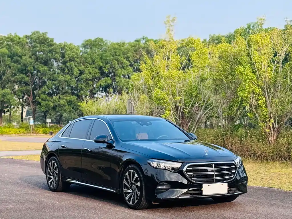 Mercedes-Benz E-Class — миниатюра 3