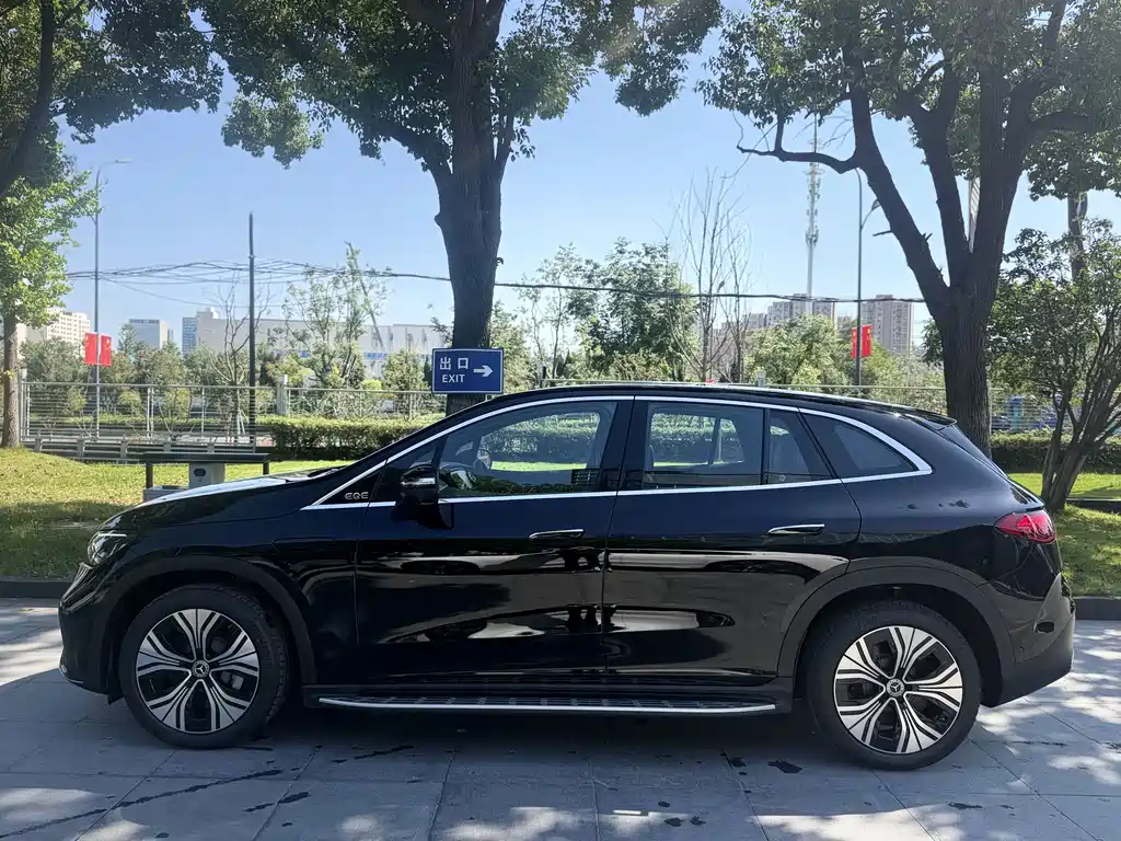 Mercedes-Benz EQE SUV — миниатюра 3