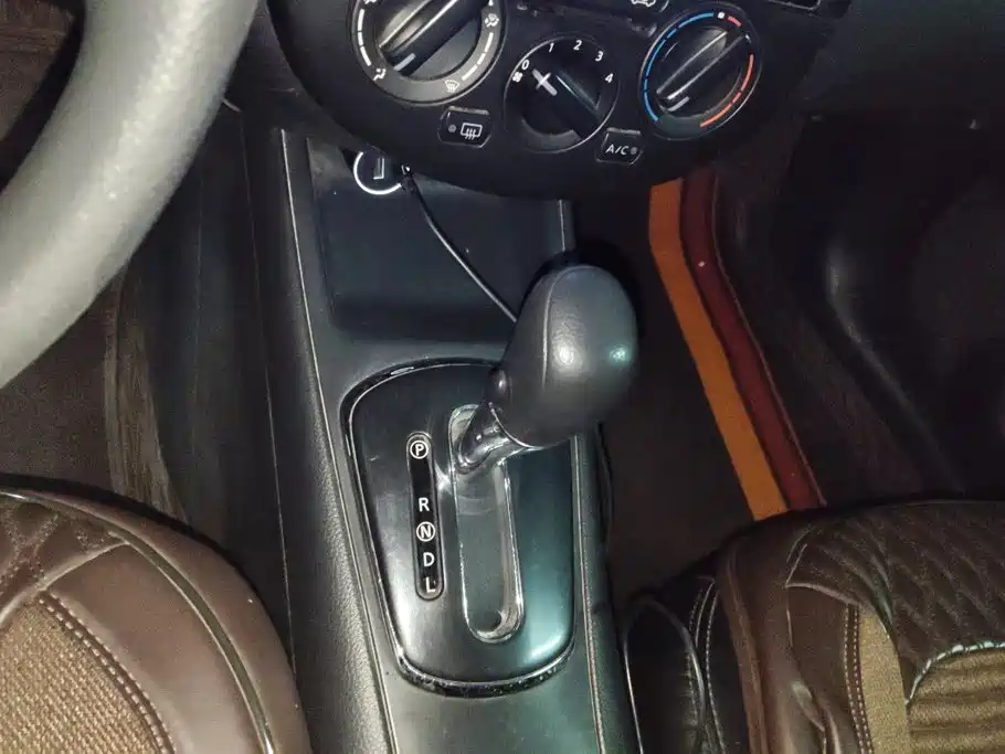 Nissan Tiida — миниатюра 16