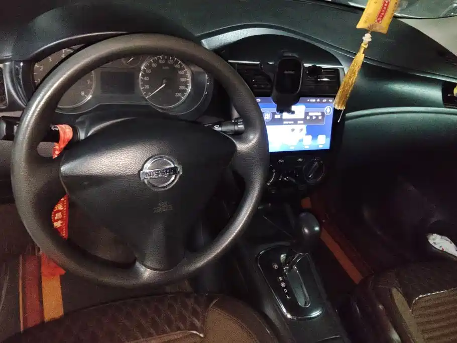Nissan Tiida — миниатюра 12