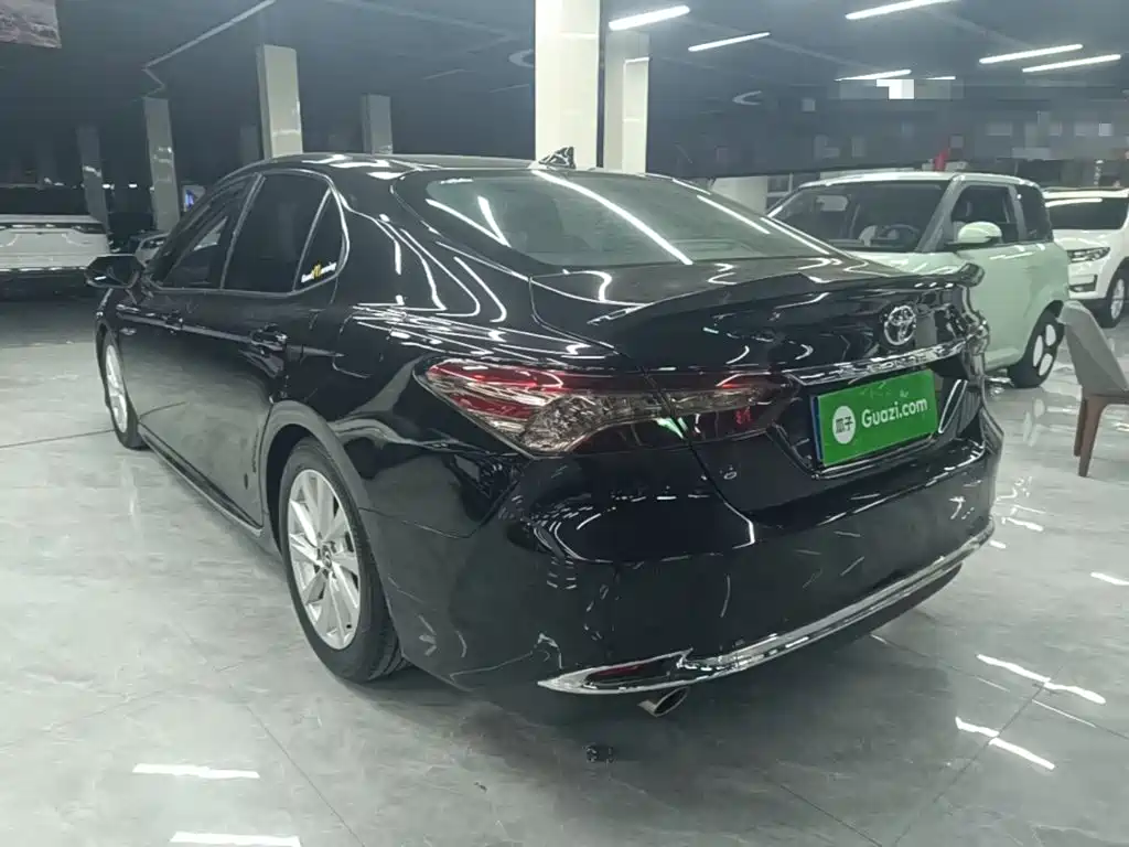 Toyota Camry — миниатюра 5