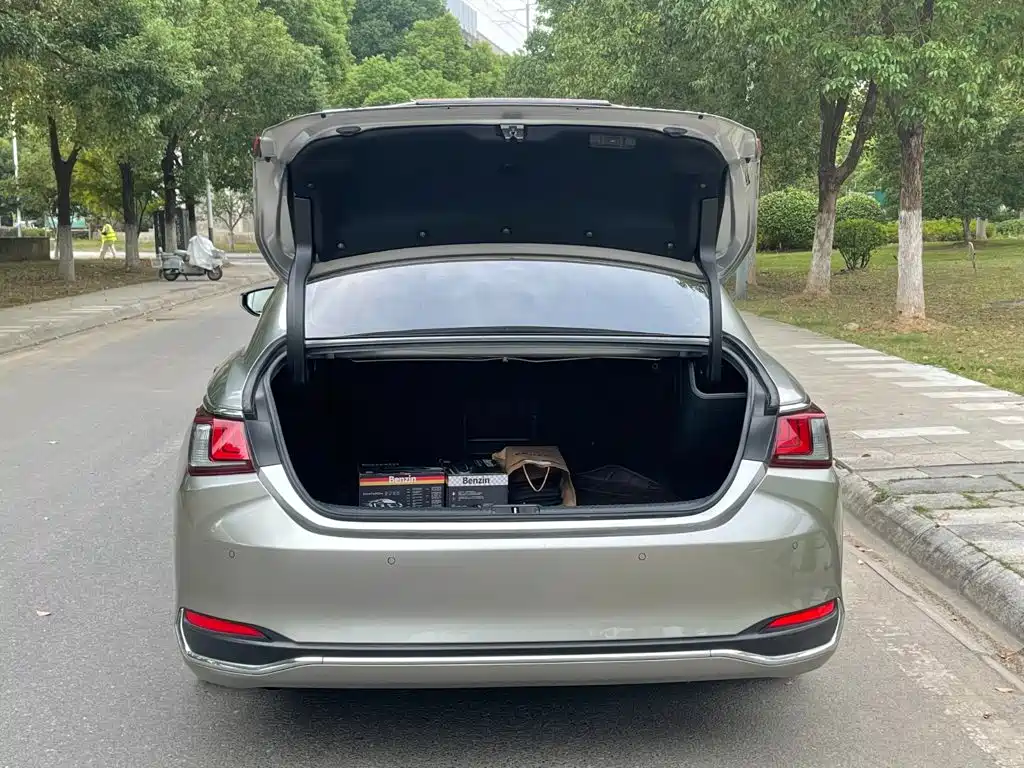 Lexus ES — миниатюра 8