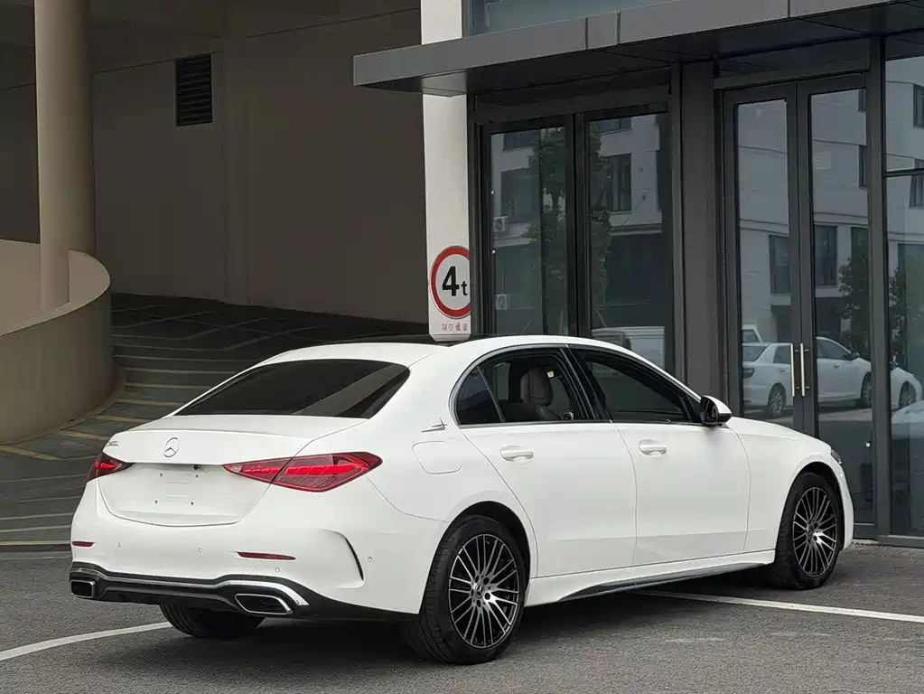 Mercedes-Benz C-Class — миниатюра 12