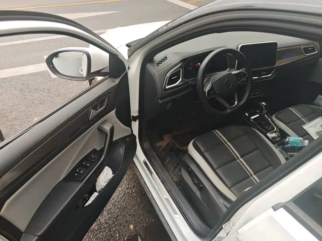 Volkswagen T-Roc — миниатюра 17