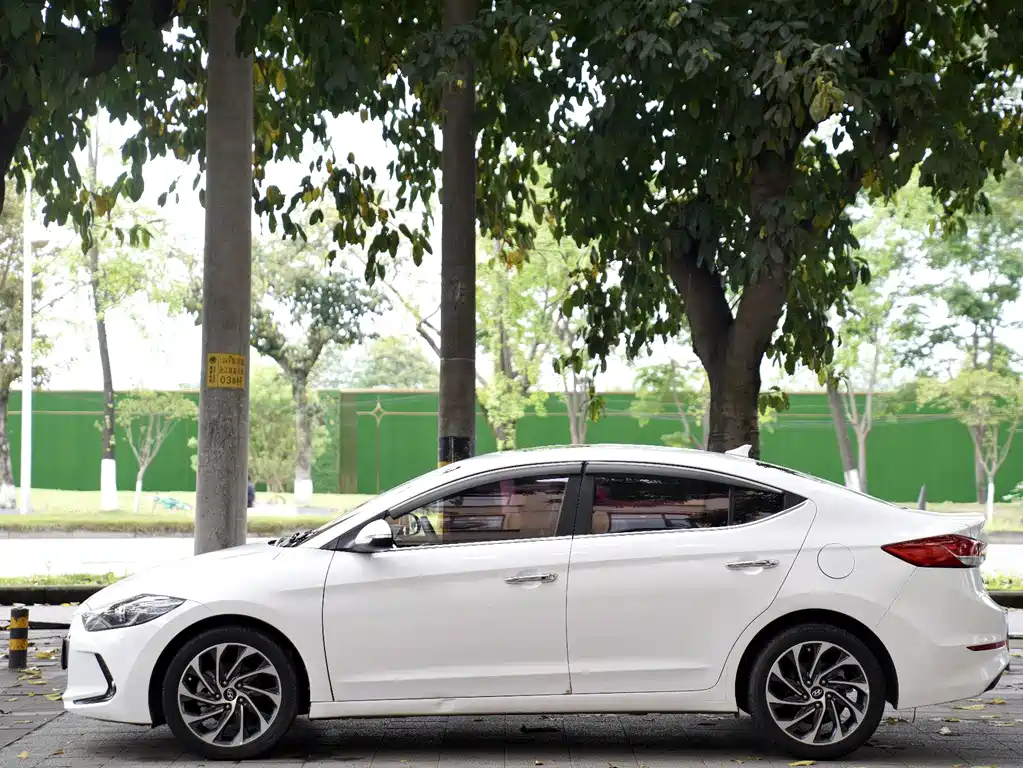 Hyundai Elantra — миниатюра 4