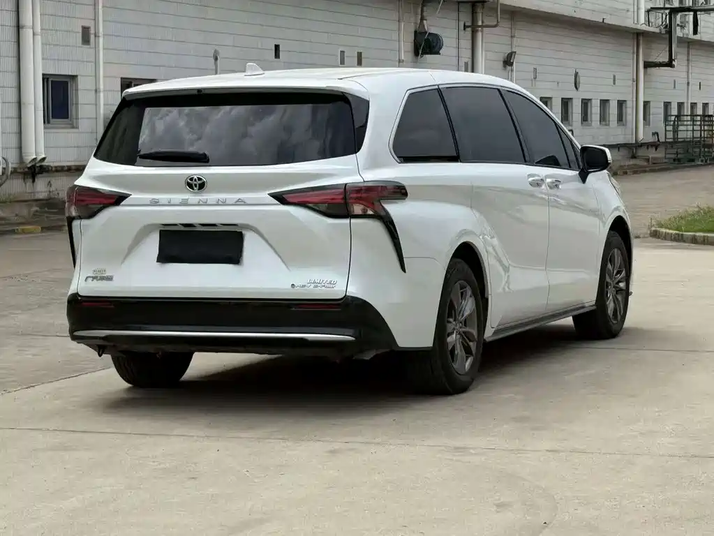 Toyota Sienna — миниатюра 12