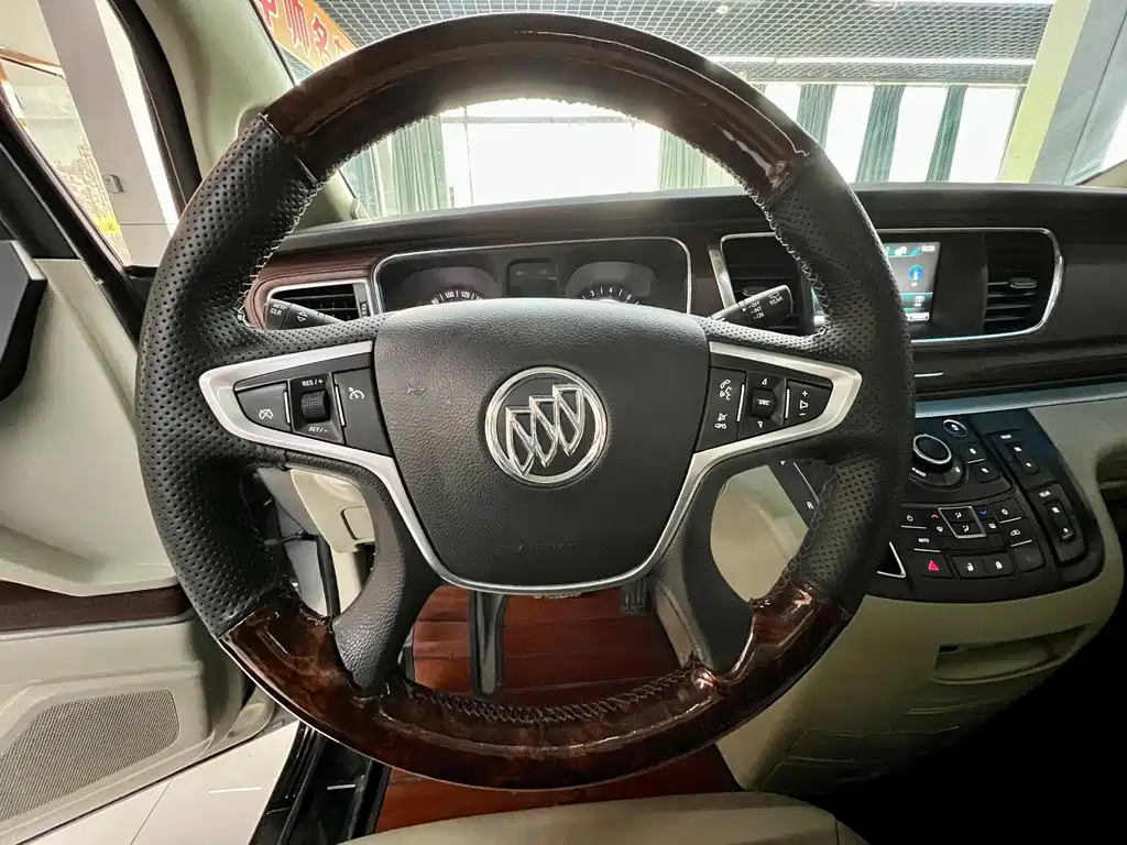 Buick GL8 2017 25S Luxury V