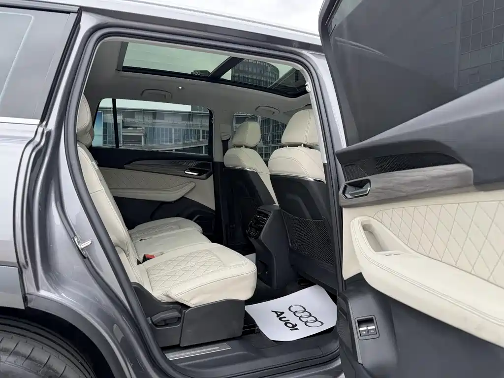 Audi Q6 2023 45 TFSI quattro Light
