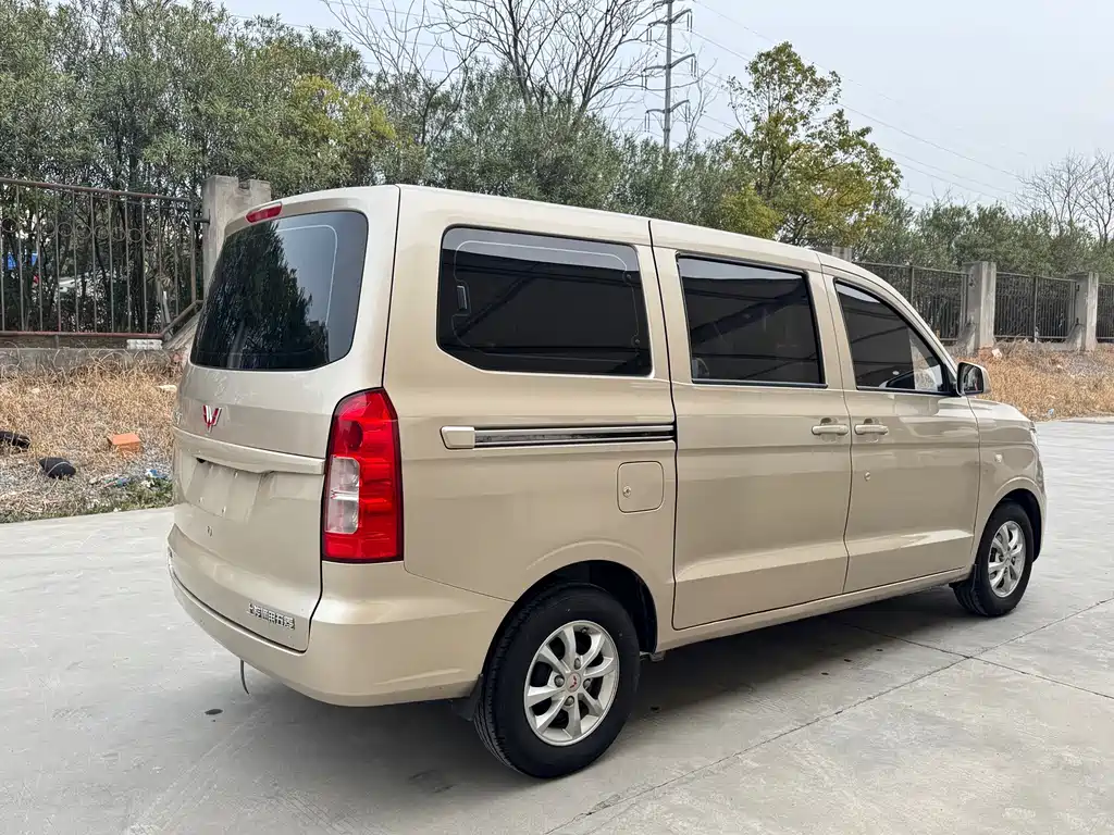 Wuling Hongguang V — миниатюра 5