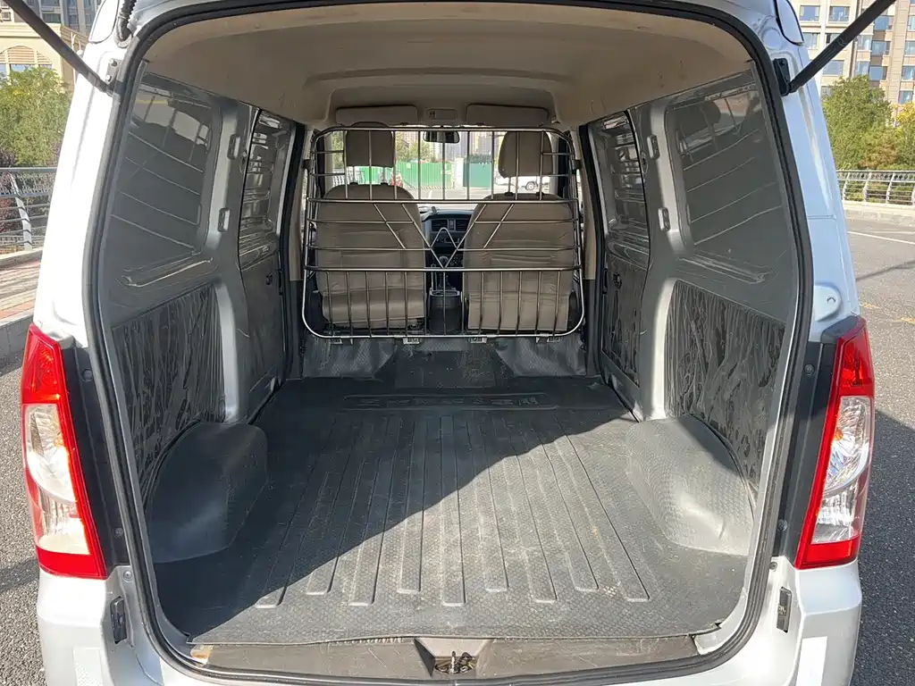 Wuling Rongguang — миниатюра 16