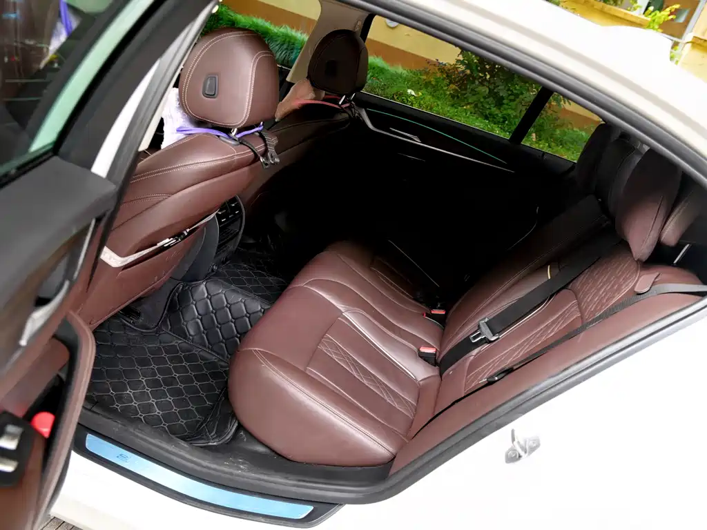 BMW 5 Series New Energy — миниатюра 7