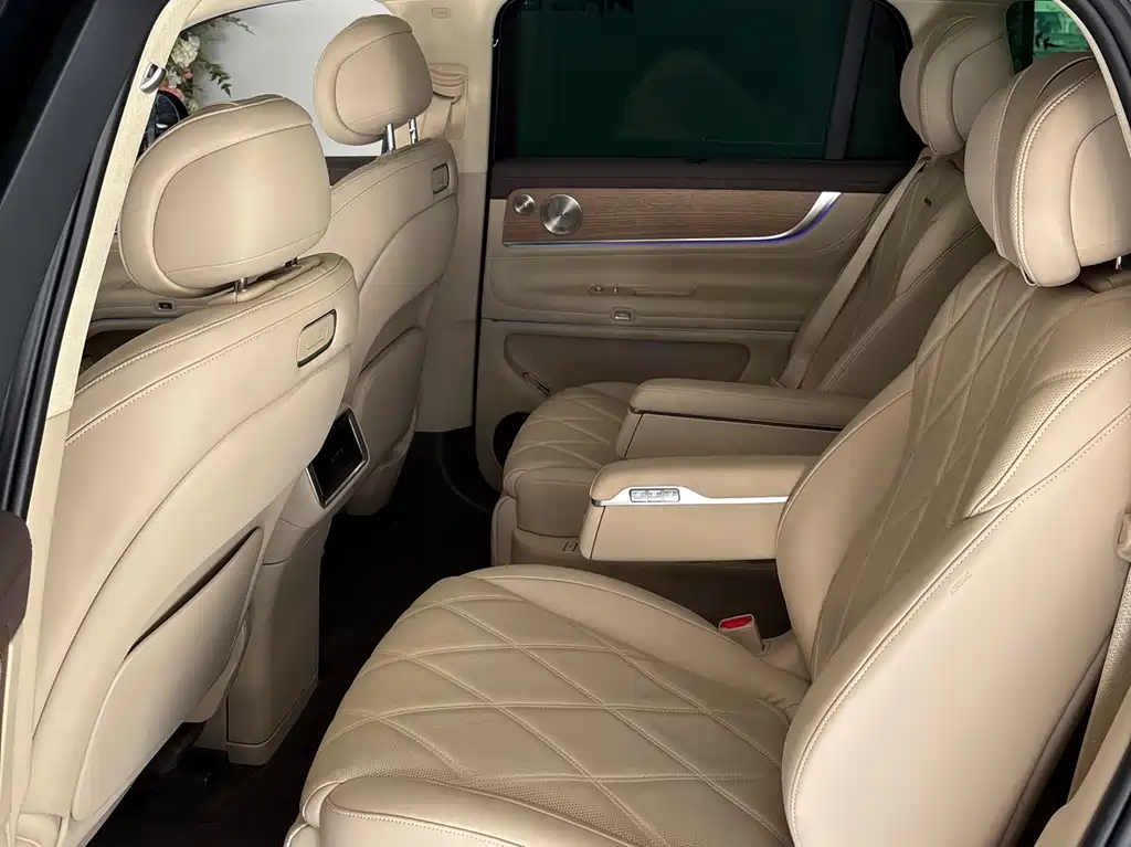 AITO ASK THE WORLD M9