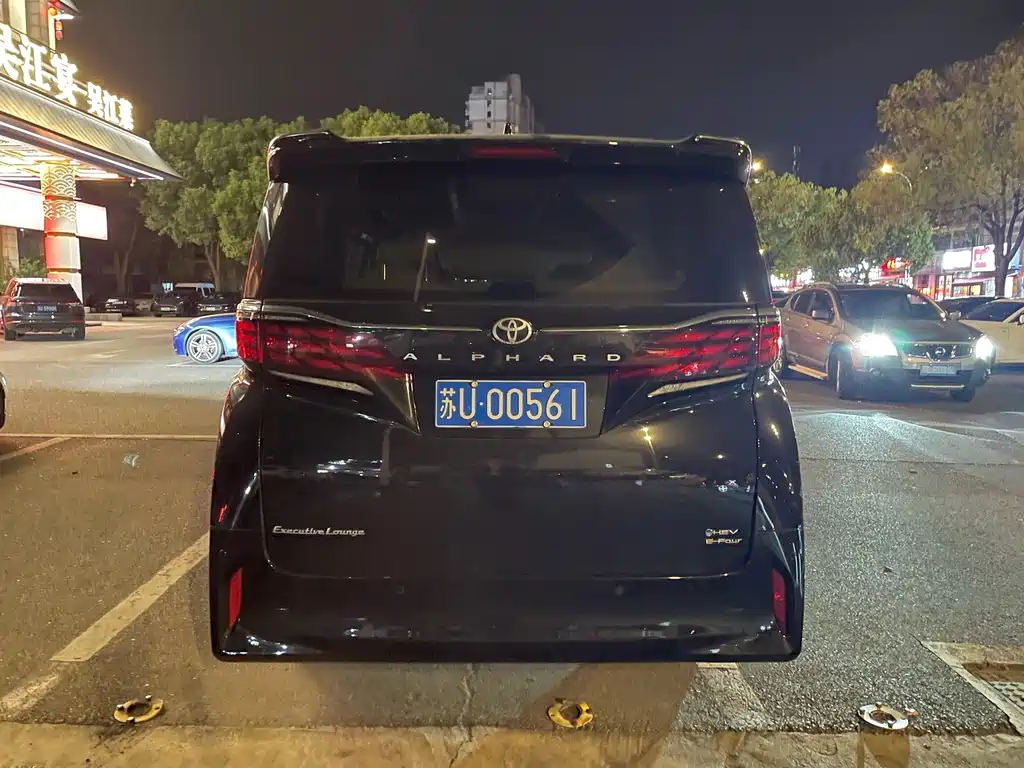 Toyota Alphard — миниатюра 5
