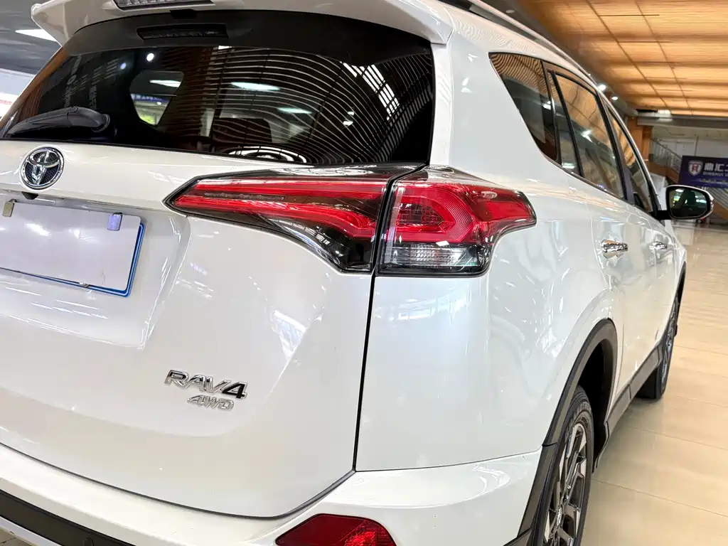 Toyota RAV4 — миниатюра 28