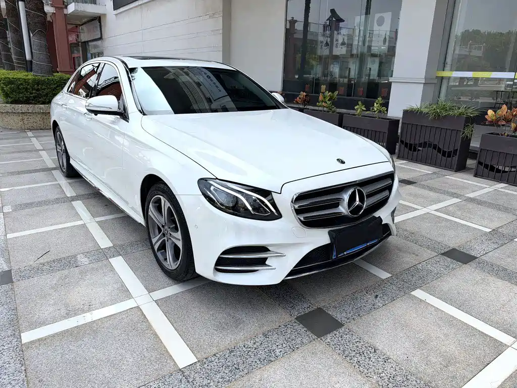 Mercedes-Benz E-Class — миниатюра 3
