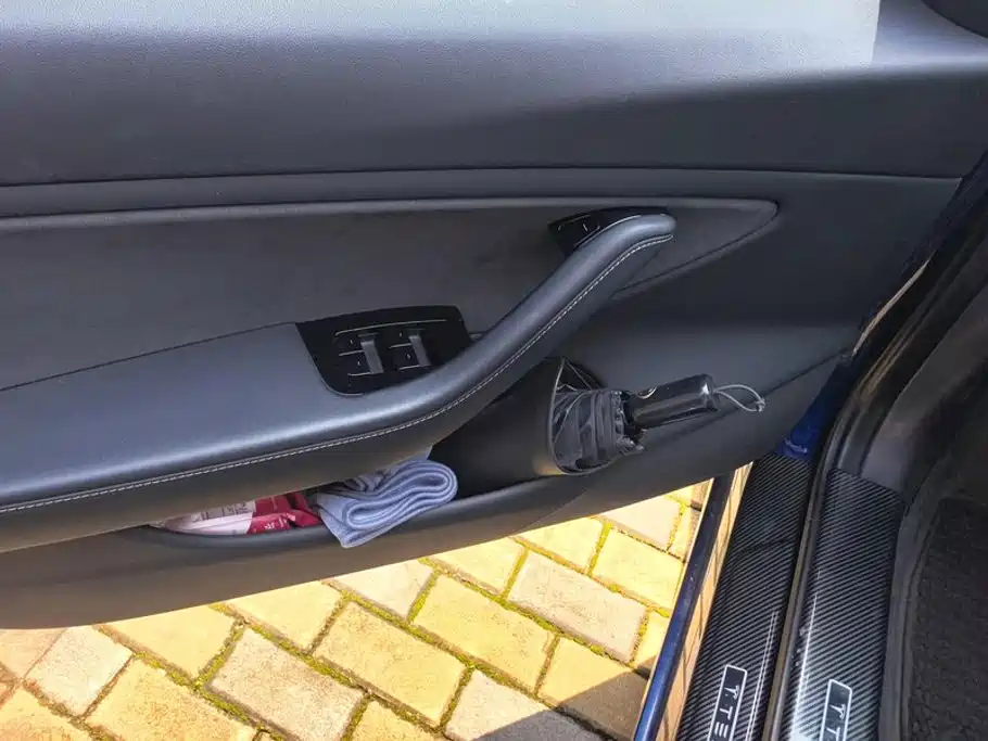 Tesla Model 3 — миниатюра 7