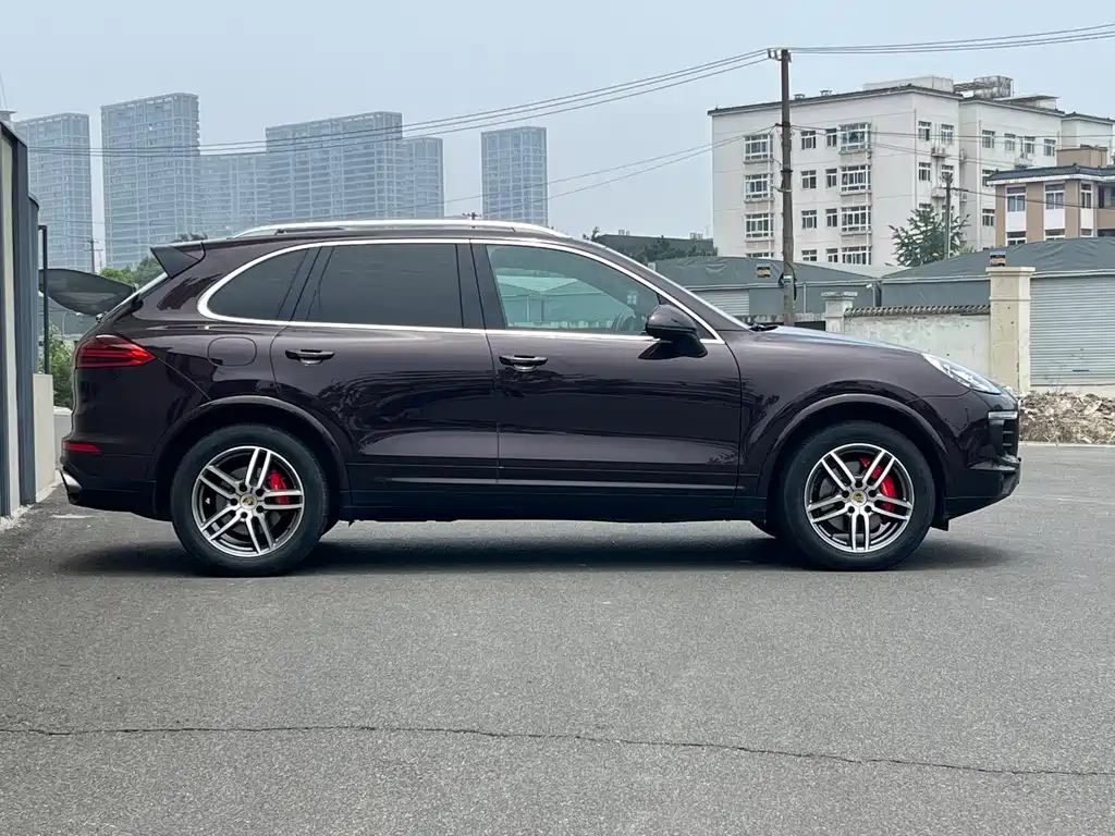 Porsche Cayenne — миниатюра 7