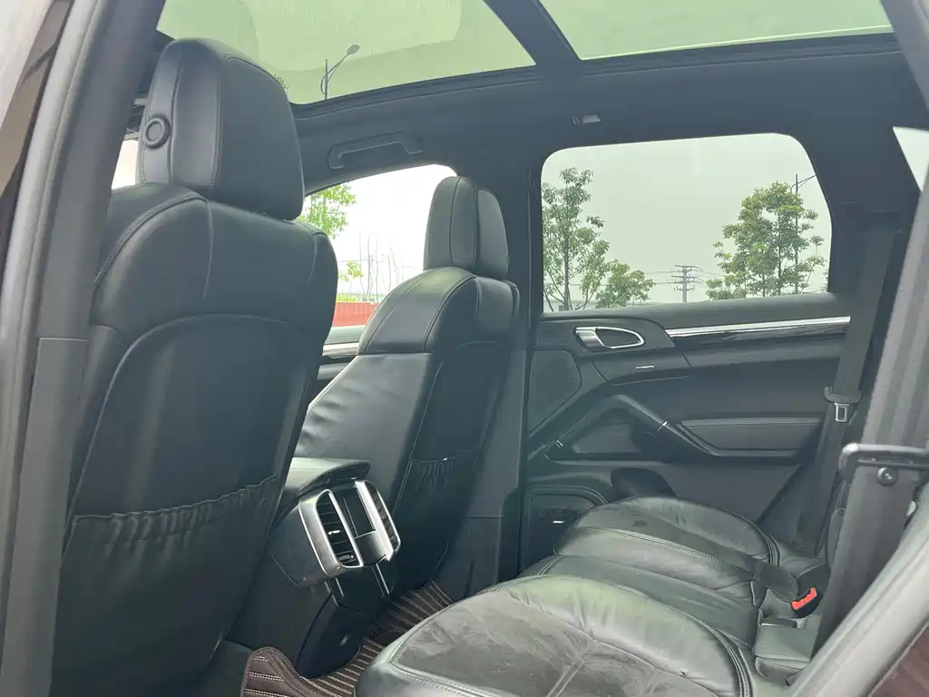 Porsche Cayenne — миниатюра 14