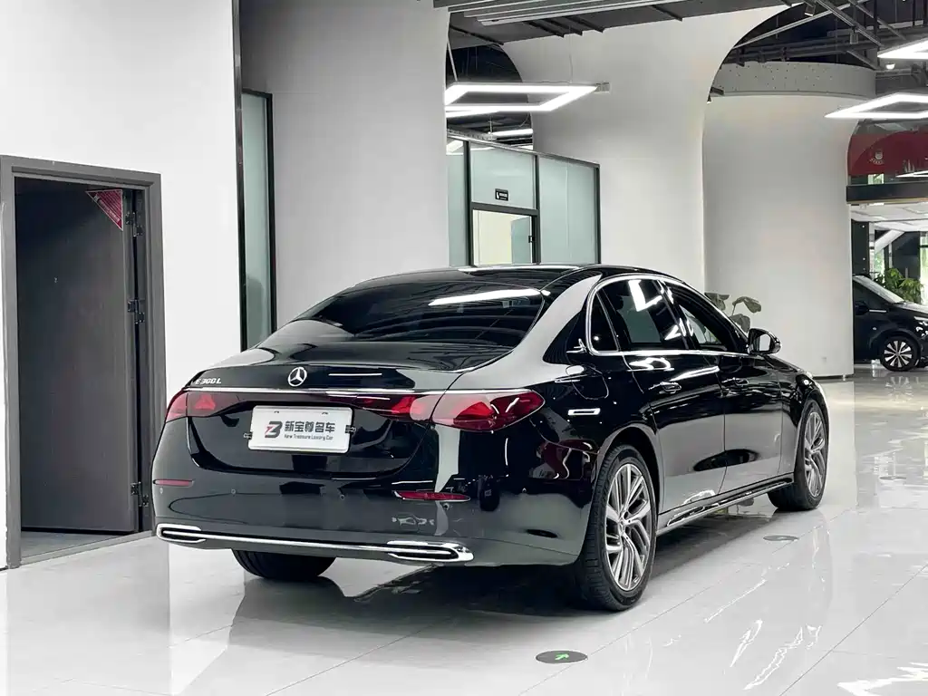 Mercedes-Benz E-Class — миниатюра 11