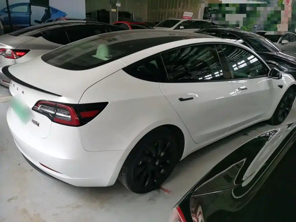 Tesla Model 3 — миниатюра 7