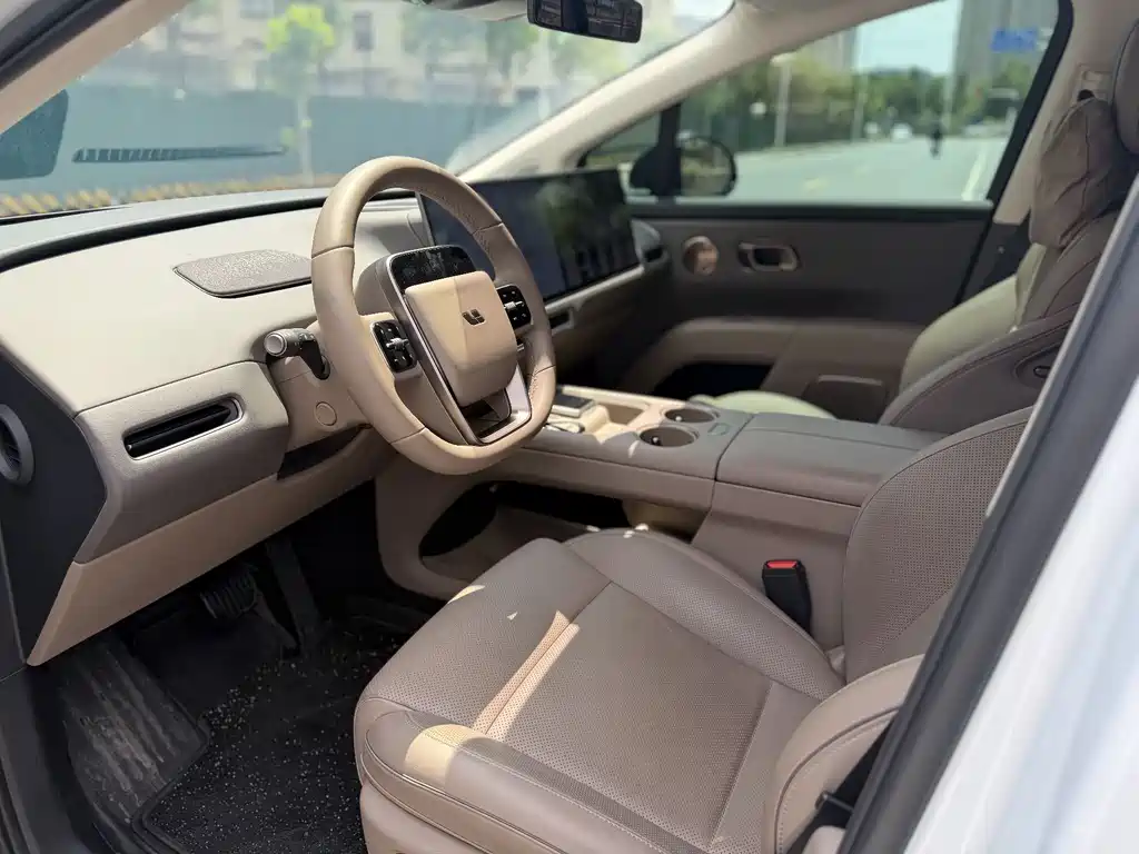 Li Auto i8 2025 Standard