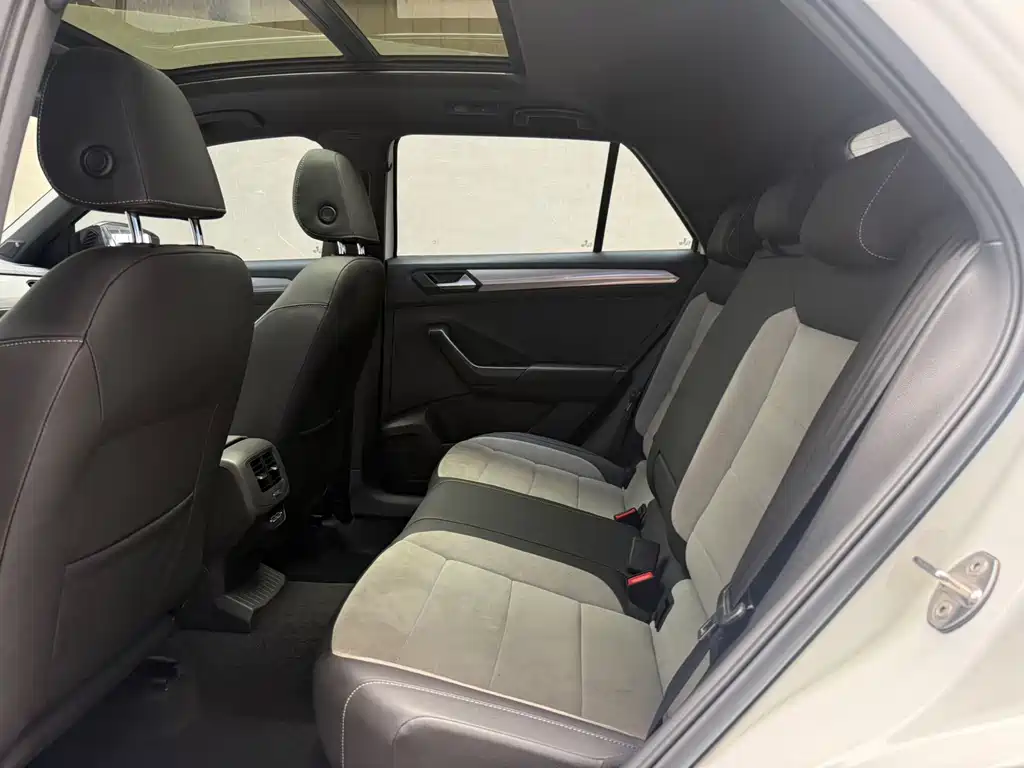 Volkswagen T-Roc — миниатюра 10