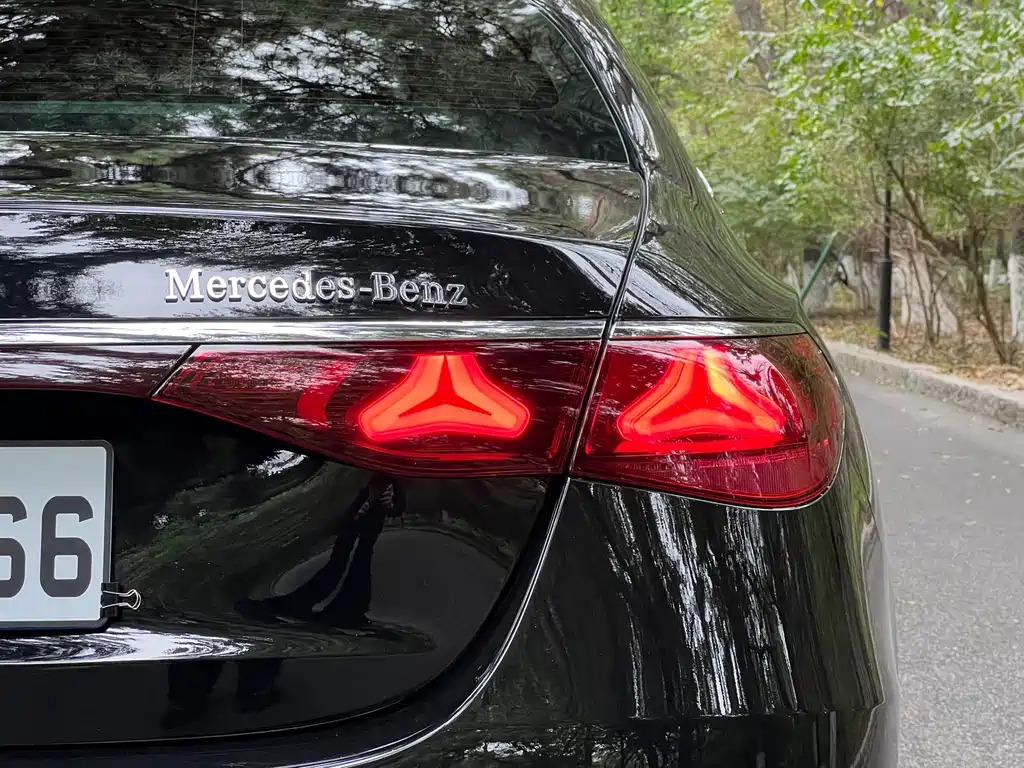 Mercedes-Benz E-Class — миниатюра 9