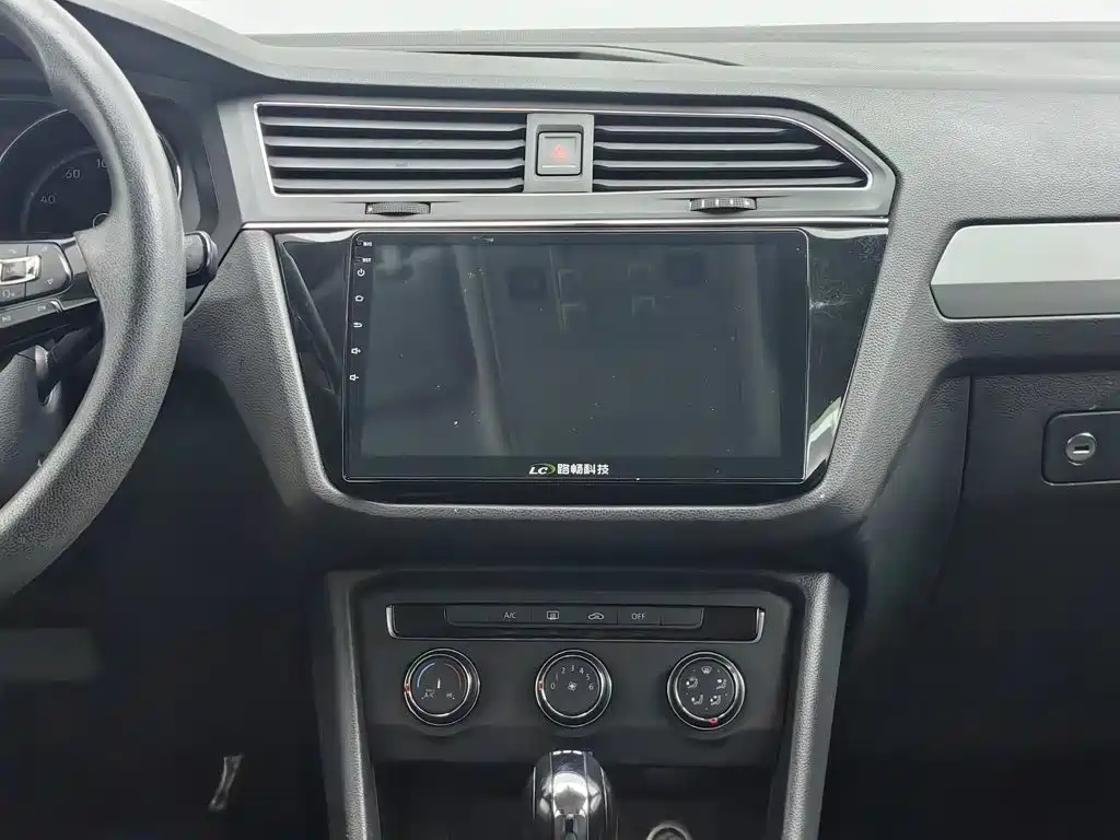 Volkswagen Tiguan L — миниатюра 12