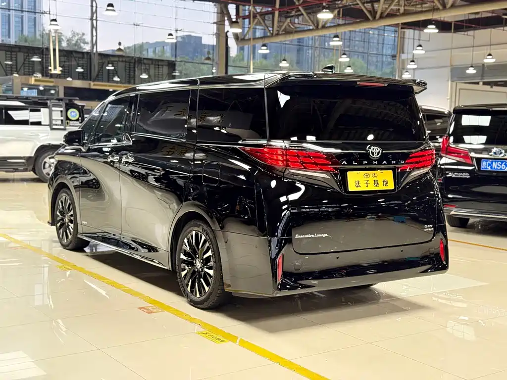 Toyota Alphard — миниатюра 26