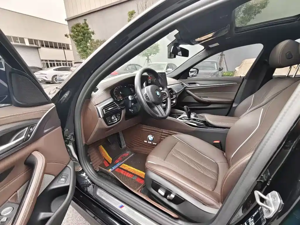 BMW 5 Series — миниатюра 4